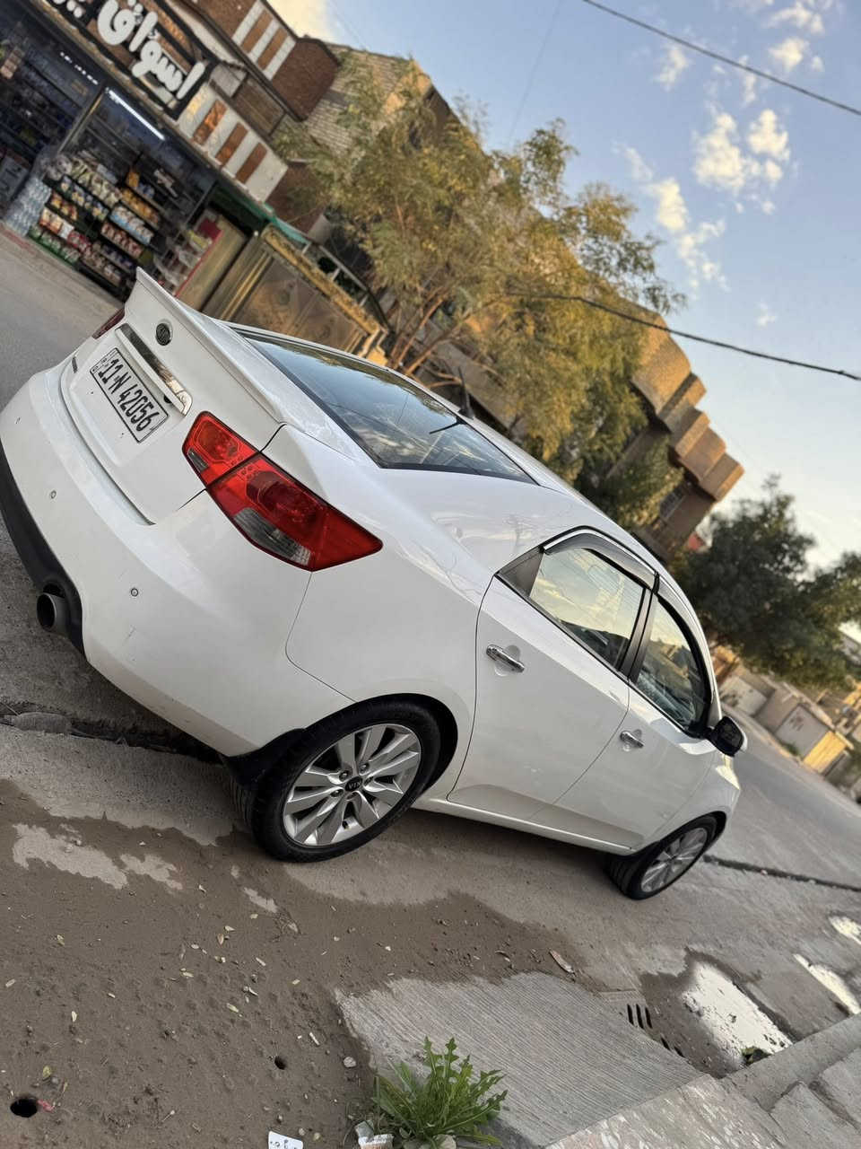 السلام عليكم
للبيع سيراتو ٢٠١٢ خليجي بدون صبغ كلهة مكفولة من الصبغ حتى الدعاميات بدون صبغ 
كير ومكينة كفالة جدد بالضمان حجم ١٦٠٠ 
تبريد ثلج بالضمان 
٣ سويچات احتياط
فتحة سقف طكتين
داخل اسود جديد 
مري شفط
تخم تاير جديد 
ويل بلادي جديد
شاشة اندرويد تسجيل فيديو صوت وصورة
مكانهة بغداد حي الاعلام 
السعر ١١٤

***********
