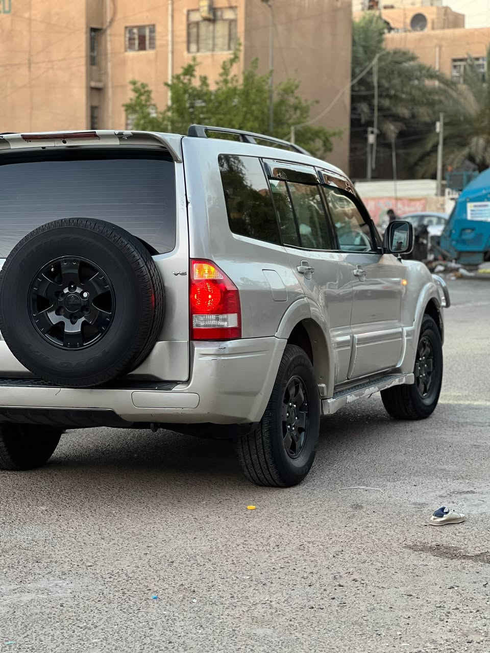 سلا عليكم للبيع
باجيرو موديل 2006 اصل خليجي كلين تايتل فول مواصفات عده الفتحه
رقم بغداد تحويل ثاني يوم السيارا بأسمي تريد وكاله تريد تحويل بخدمتك
المواصفات
شاشه وكامره + داش كام خلفي امامي
دمام + 4 سماعات اصل ياباني 
عليها منضومه زينون ابيض مثل مموضح بل صور عالي ناصي بلوجكتار 
منضومه غاز جديده + مفوله غاز 
مري شفط 
صدر خلفي امامي توني شادلها 
دبلات بل جيس 
كير مكينه تبريد منضومه غاز تخم تاير كفاله عامه 
السياره 
6 سلندر /3000
ترايك دول مو محافظات 
بعد هواي مواصفات مذاكرها 
الشراي يتصل ويدلل
السعر 93 وبيها مجال للشراي
للستفسار
***********
