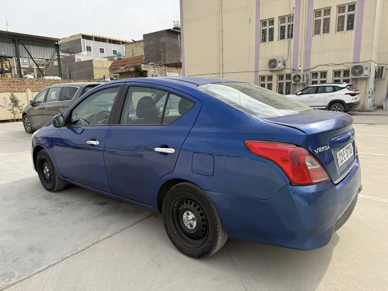 نيسان فيرسا ٢٠١٦ وارد امريكي بيه طخطخات بسيطة ومصبوغة حزام
القمارة وبنيد بيه جراد محرك كير تبريد ممتاز صدر ٥٠٪؜
شاشة كامرة
رقم بغداد جديد وبأسمي 
السعر ٧٢ وبيه مجال بسيط
***********
