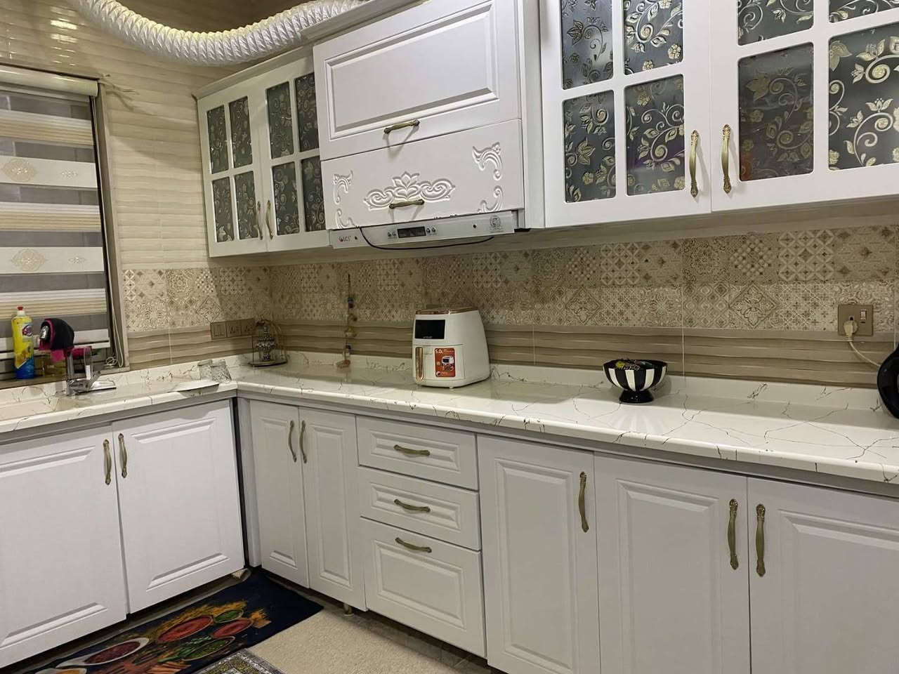 كوانتر مستعمل الداخل المنيوم والبيبان خشب hdf للبيع مع توصيل مجاني الرقم بي واتساب ***********
