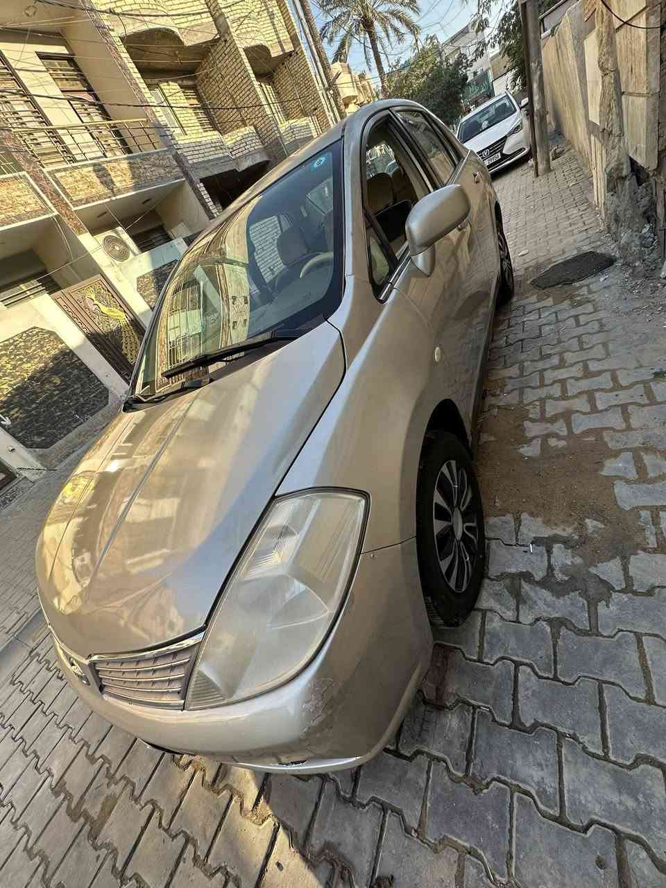 السلام عليكم 
نيسان تيدا خليجي. موديل 2007 السياره جاهزه 
مكينه وكير مكفولات تخم تاير كهربائياتها كلها شغاله
بيها الجاملغ الامامي. مبدل. 
شاشه اندرود كامره خلفيه.حساسات. 
رقم بغداد الانكليزي. السنويه بسمي. 
المكان بغداد الكرخ  السعر ٦٦ وبيها مجال 
الاتصال ***********
