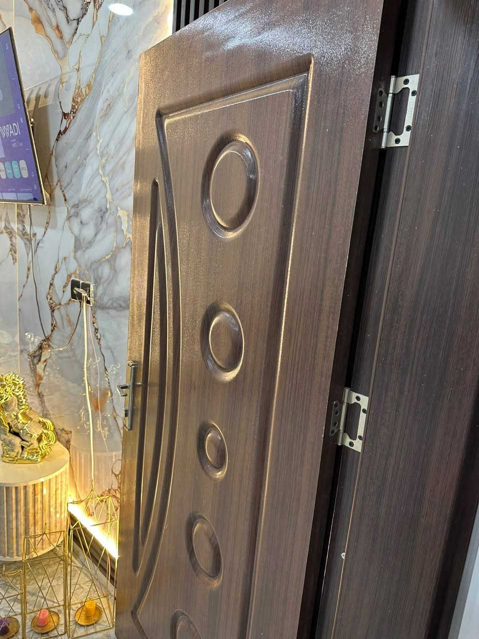 دار للبيع تكريت خلف غصن الزيتون 
المساحه 125 متر 
واجهة 6 وربع نزال 20 
3 نوم صاله واستقبال ومطبخ ومجموعه صحيات وكراج 
اساس الدار رفت 
السعر 90 مع المجال
اللاستفسار اتصال على رقم
***********☎️ مكتب الأمين للعقار على شارع 60 مقابيل مجمع طيبة 2
