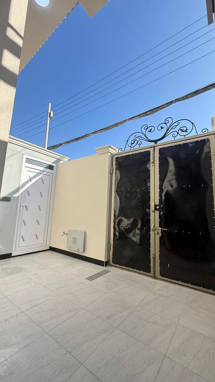 كربلاء
دار 🏡 مساحه ١٠٠متر

نقد مبادره لا يباع ♦️

طابو صرف ♦️ طابوك جمهوري 🧱
صب مركزي 👍 شغل درجه اولئ 

موقع جدا مميز 👍

حي العسكري قطاع 15  خلف مول البغدادي 🏨

نهايه كيات حي العامل

طابق ونص بناء حديث 2026

استقبال + ممر 

غرف نوم عدد 2

مطبخ open  مفتوح علئ صاله

صحيات عدد 2

سطح خارجي منور مسقف كابون

ارضيات بورسلين

درج مرمر

واجها تقطيع فلين وصبغ

شركه جوتن ✅

علما البيت بأشراف مهندس👷

للستفسار ***********

*********** واتساب
