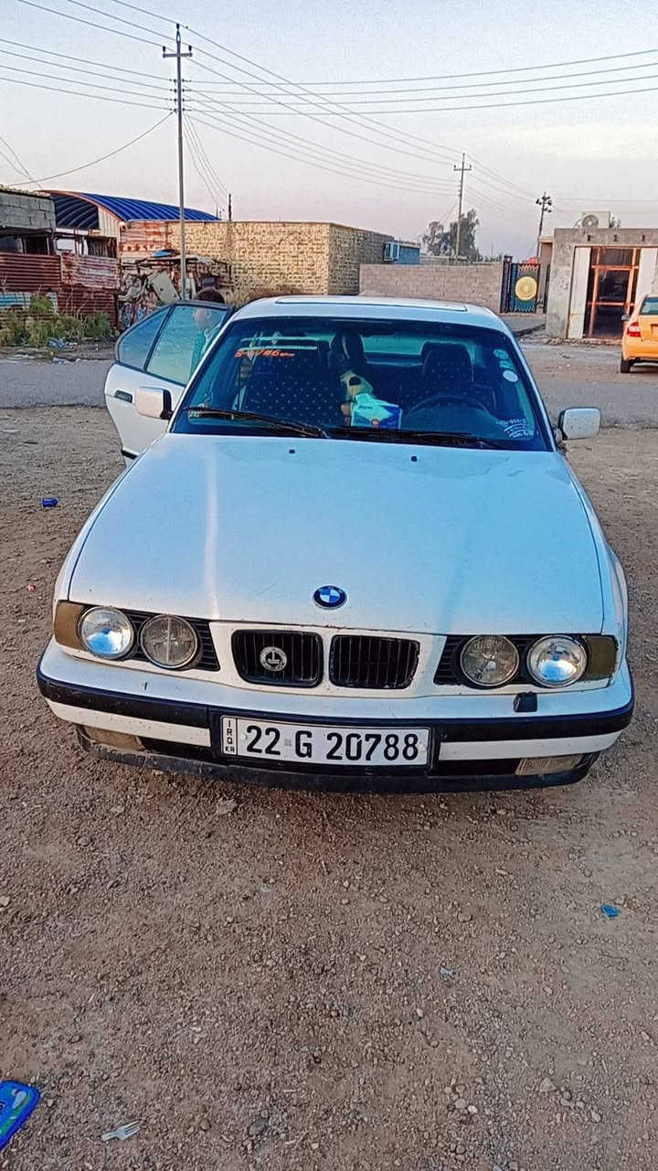 بي ام ٥٢٥ مسكر مديل 92 للبيع 
رقم أربيل السنوية نافذه
تخم تاير جديد
باتري جديد
كهربائيات كلها شغله
تبريد تدفئه شغالين
سنتر الوك شغل
البانوراما شغاله 
السعر 48$
***********
مكان السياره ميسان
