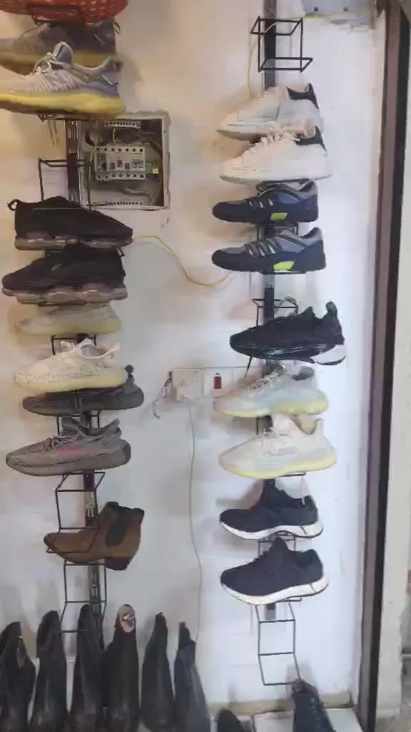 للبيع شلع احذية بالة سنغافوري درجة اولى ودرجة ثانية
السعر شلع مليون ونص 

رفوف احذية 170 قطعة سعر الوحدة  الف يعني سعرهم كلهم 170 
عنوان حي صدام


**إذا كنت صاحب هذا الإعلان وتريد حذفه لأي سبب، رجاءا أرسل رسالة إلى الدعم الفني**