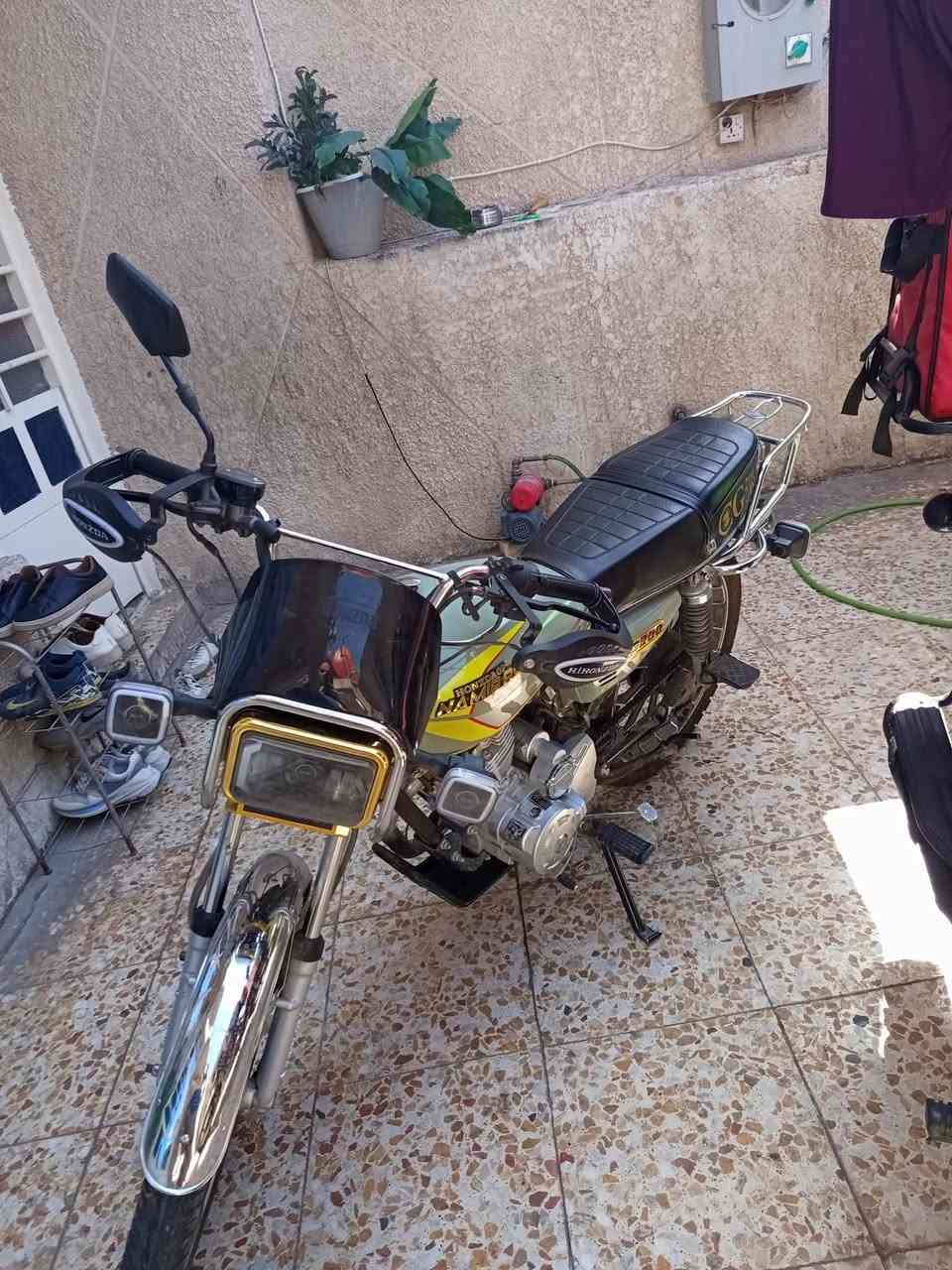 السلام عليكم 
نامة برو ماكس الي المرقم مالتها ب ٢٥٠٠
ايراني ٢٦استخدام شخصي ماشية ٩٠٠٠
دراجة نظيفة كلش  
اي نقص ما بيها 
بغداد الغزالية
***********
رايدها ٨٥٠ وبيها مجال للشراي اجاوب واتساب و اتصال
