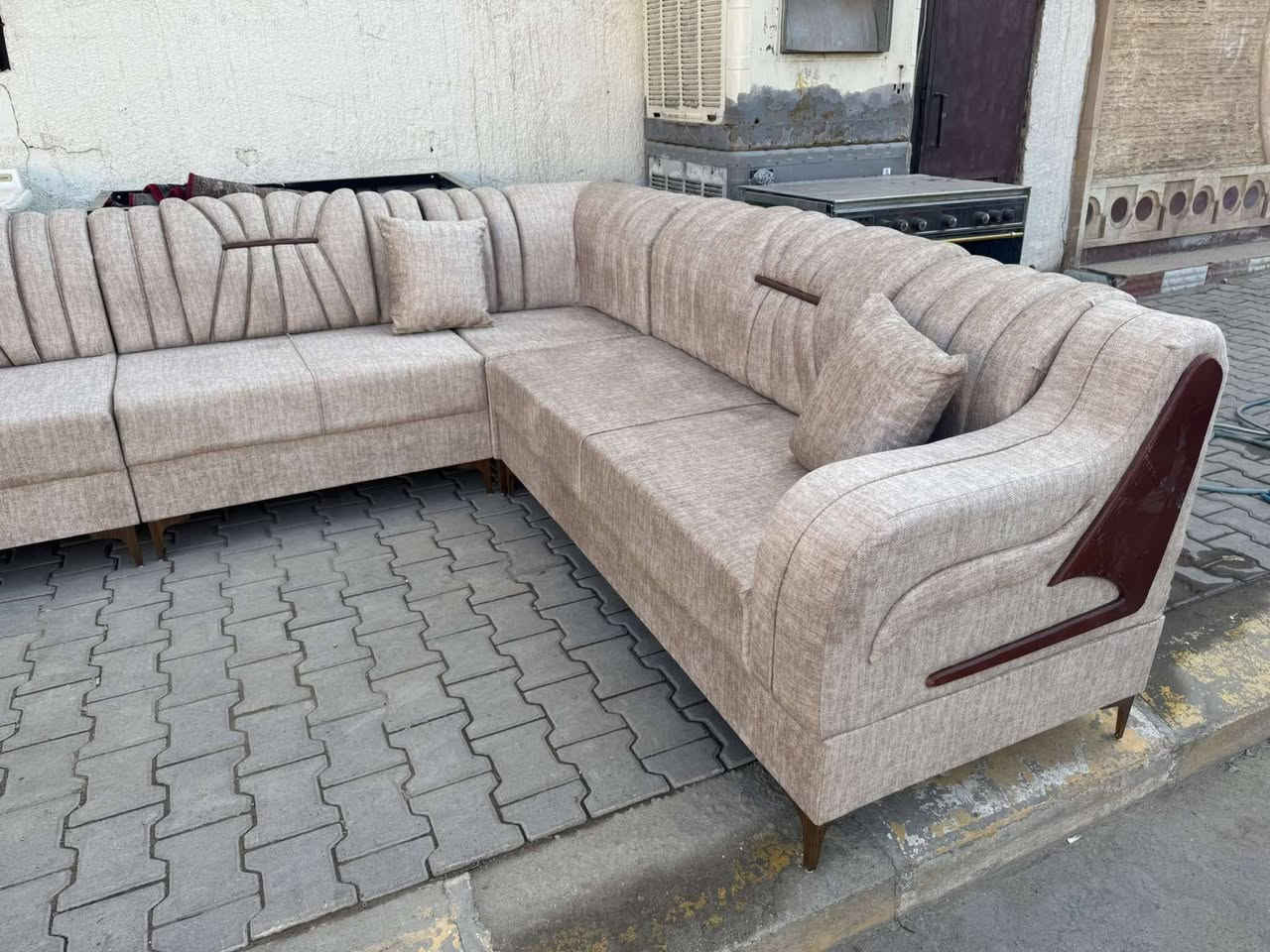 معرض زياد للاثاث المنزلي
ملاحضه ديوان بلاويد اسود ضمانه 10 سنوات حقيقي 
ديوان موديل جديد بلوك اسود تجي تبج فوكه
 ليده كلاسك تخبل 
رجل حديد 
7 مترات 11 مقعد 
سفنج طبي 10 سانتيم 
قماش خاولي درجه اوله 
تكريت شارع الزهور خلف افران الكرخ لستفسار نتصال *********** حمودي
