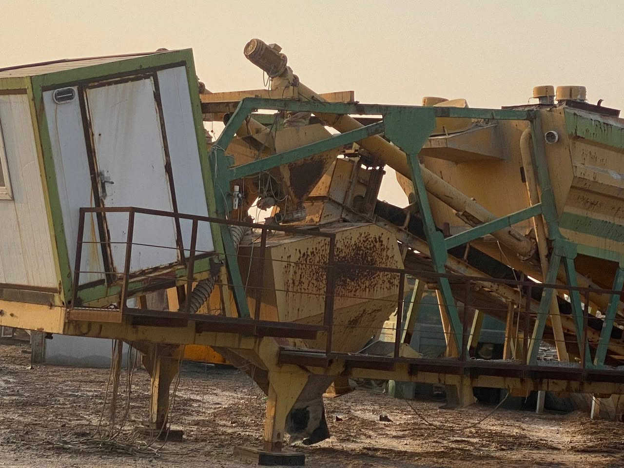 للبيع
معمل كونكريت موبايل تركي ٨٠م³ بالساعه للإستفسار 
***********
***********
