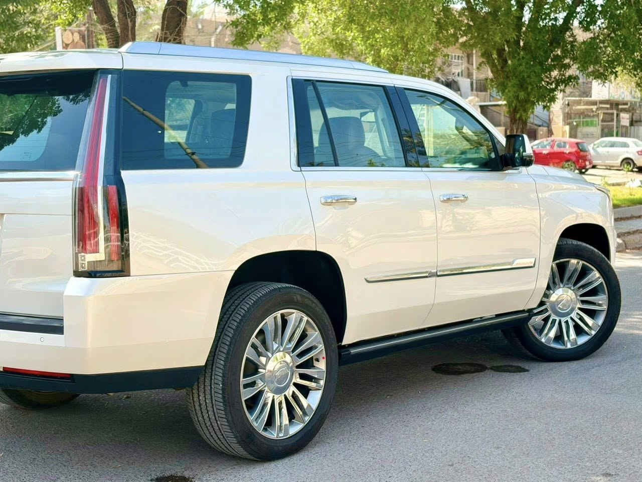 للبيع او مراوس 
كاديلاك اسكليد 600 platinum VIP 2015 
‎كديلاك اسكاليد  بلاتينيوم  وكالة المنصور 
رقم بغداد مميز وياها بسمي 
‎السياره اعلى فئه بالمواصفات  
‎الكشنات
‎كهرباء 
‎كشنات جلد  قرميدي 
‎تدفأه تبريد 
‎سماعات بالكشن 
‎حساس خلفي امامي 
‎رادار ٣٦٠ درجه 
‎اتو بارك 
‎داتا شو 
‎هاندبريك اوتو 
‎اوتو هولد 
‎خمس كامرات 
‎خمس بصمات 
‎شاشات خلفيه 
‎نفكيشن
‎جكات
‎لايت ليزري 
‎دوسات كهرباء 
‎سقف شامو 
‎سقف بانوراما 
‎ستيرن كهرباء وخزن وتدفأه 
‎شاحن وايرلس
‎ثلاجه 
‎المحرك ٨ سلندر حجم ٦٢٠٠ 
‎كير 8 نمر 
‎الجنطه كهرباء 
ماشيه 193 KM
‎سيارة حيل نظيفة كلشي عل بلاد لوك

السعر 365 ورقه ‎

مكاني بغداد 

للتواصل ***********
