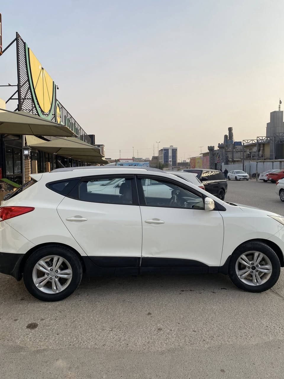 السلام عليكم توسان ١٢ خليجي مكينه دوش ٢٠٠٠ ماشيه ٢١٥ الف حقيقي على كير ومكينه وكاله لا مفتوحة ولا ملعوب بيها
السياره كفاله من الصبغ والتبديل والحادث وبيها بارد بمكان 
السياره كاعده وحلوه ومصروف عليها وعلى ايد وحدة 
مكاني النجف قريه الغدير وسعرها ب١٣٩ وبيها حق جيه 
***********
