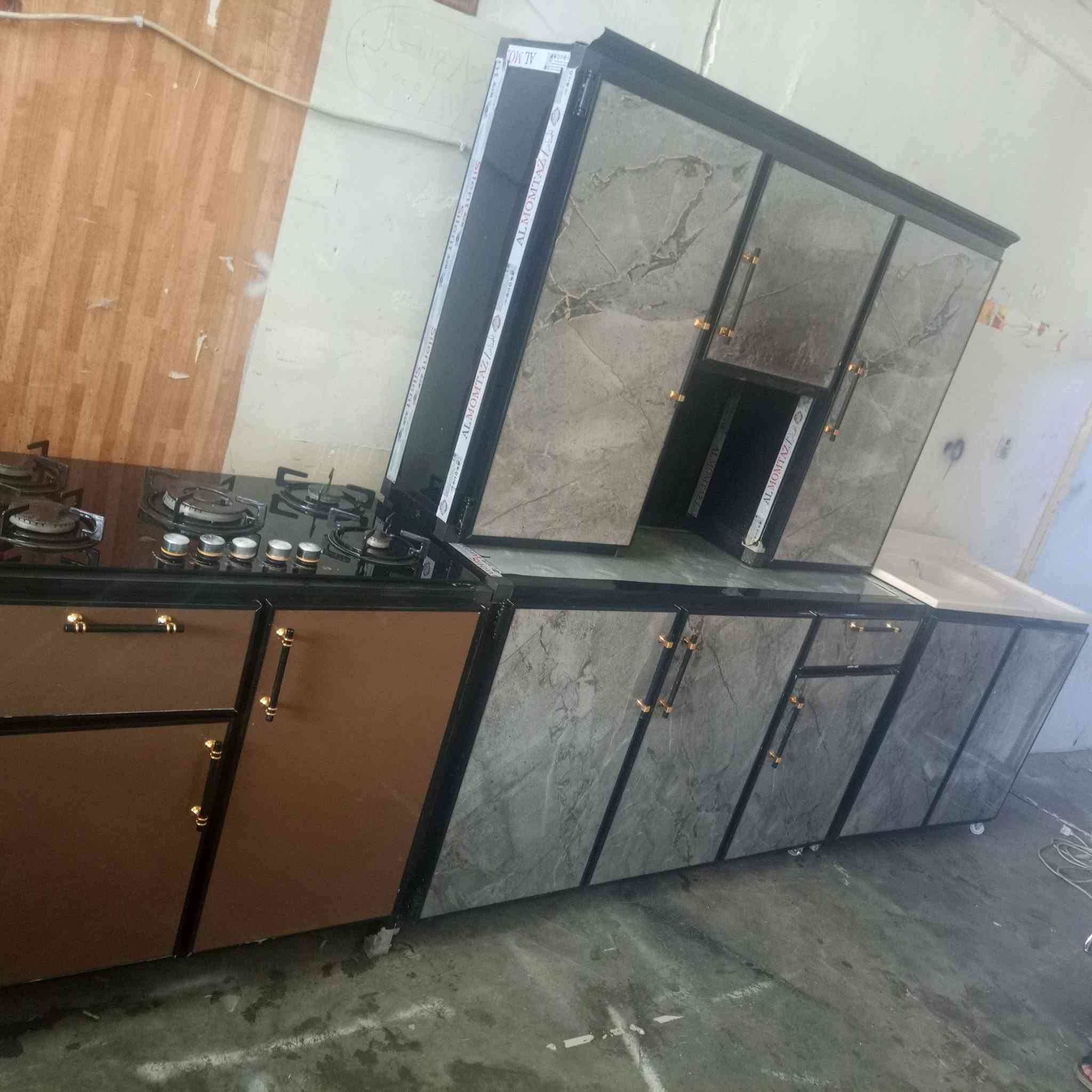 السلام عليكم غراض بيت للبيع العنوان شهيدان زركته قرب مزكوتي مفتي رقم الهاتف ***********
