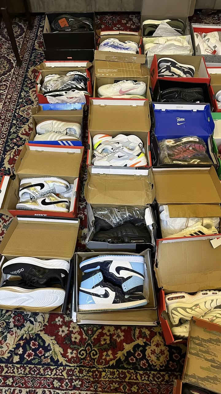 شلعه احذيه
٨١ لو ٨٢ قطعه 
اني بايعلك ٨٠ قطعه 
شكد يطلع زايد بل عافيه 
القطعه ب ١٨ ونص قفل سعر بيع وسعر مناسب 
نايكات متنوعه جوردنات اديداس والخ 
استفسار اكثر خاص او 
***********
