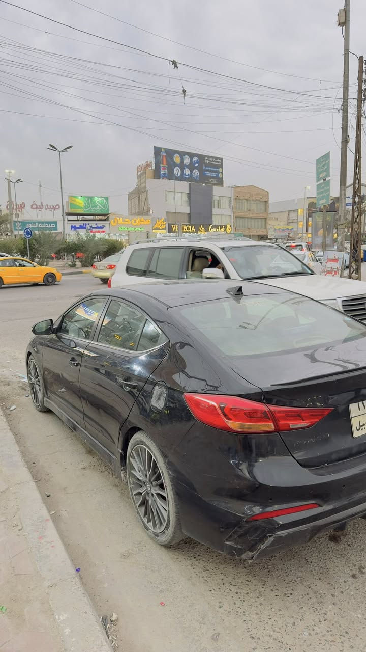 سلام عليكم النتره موديل 18 وارد امريكي ضربتها خلفيه راجعات بارد  للبيع سبورت تيربو فول موصفات رقم اربيل السنويه تنتهي بشهر العاشر  السياره بدون صبغ بس بيها مكانات الجملغات الصبغ مجورد  جراد خفيف السعر 110 مكان السياره البصره طويسه رقمي ***********
