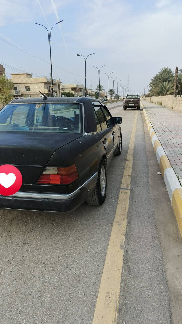 السلام عليكم مارسيدس دب رقم بغداد موديل 90 اصل انكليزي مشروع وطني  بسمي تدفئة شغالة تبريد يحتاج فقط ربط صدر جديد تخم تاير كير ومحرك 3000 VVT مكفولات ضربة مابيهه كشرهه مسطرة  قواعد دبل بلاديات السيارة جاهزة  السعر 39 وبيها مجال  للشراي اتصل ودلل *********** العنوان ديالى شهربان
