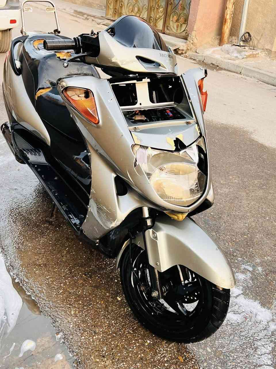 السلام عليكم فورسايت للبيع طافية زوج تايرات جدد باكستاني بيها عطل بسيط ابيع كون حديد مكاني بغداد الامين الثانية السعر 400 الف ***********
