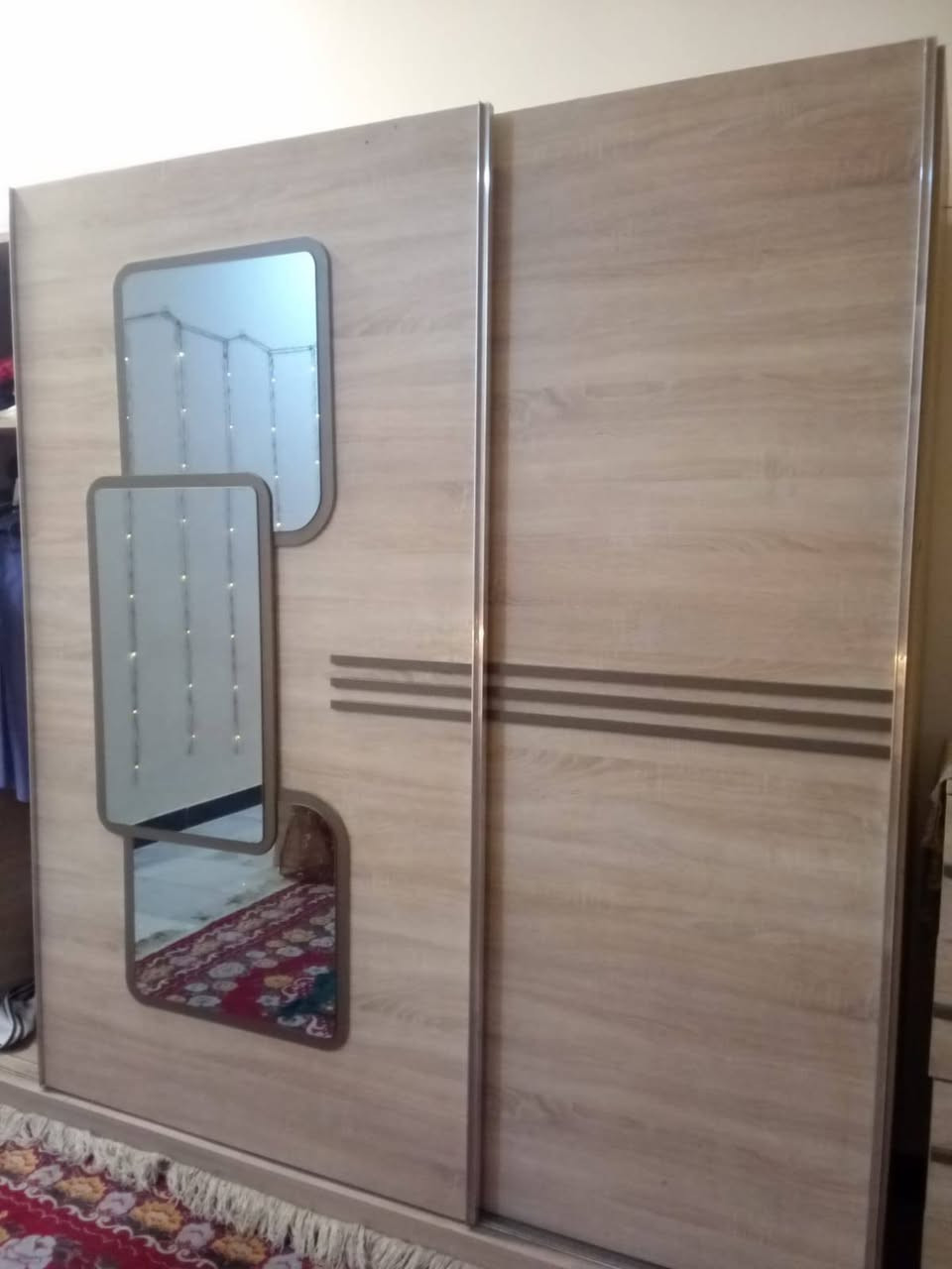 السلام عليكم شباب غرفة كاملة مكمله جديدة تركي إستعمال قليل اخت جديدة تجي وشوف بعينك السعر المطلوب 450 وبيها مجال قليل حك جيهة رقمي ‏‪***********‬‏
