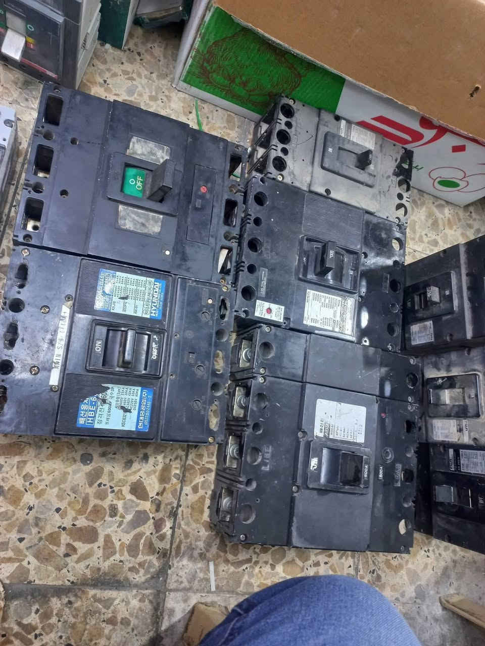 اشتري العاطل والمحترق كافة القواطع والكونكترات بأسعار عالية
***********☎️ واتساب + ماسنجر موجود باي مكان كنت نجيك
