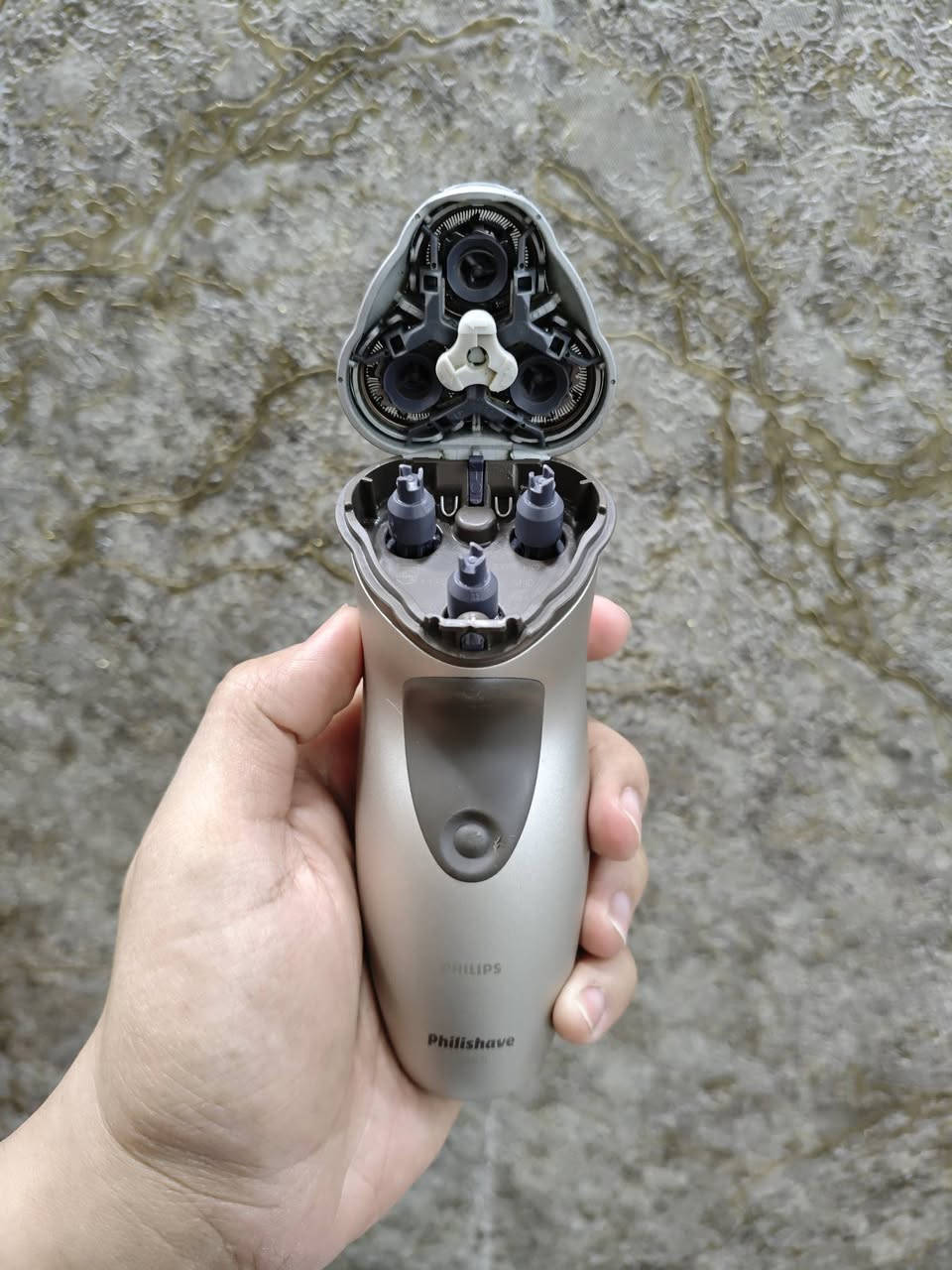 تحية طيبة 🌹 
وصول مكائن حلاقة فليبس ومختلف الماركات بكامل ملحقات 
وتعمل بدون اي خلل وشرط الفحص 
مكينة ثلاثية 
جلاية 
مناطق حساسة 
وموس 
وماكنة الحلاقة... من كل شي قطعة واحدة لاغير


**إذا كنت صاحب هذا الإعلان وتريد حذفه لأي سبب، رجاءا أرسل رسالة إلى الدعم الفني**