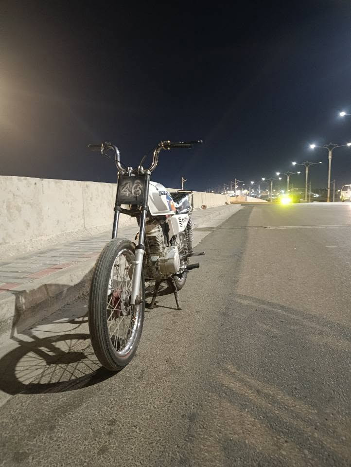 السلام عليكم دراجه نامه تعمير بدون اكفلك عشائريآ من السرقه دراجه حلوه مرتبه عوزها شوي ترتيب تعمير كله جديد عده المكينه الدبل الكدام سعرها ٤٥٠ وبيها مجال حك جيه المو شراي لا يراسل
عنواني ميسان قطاع 30 
***********
*********** عمارة, ميسان
