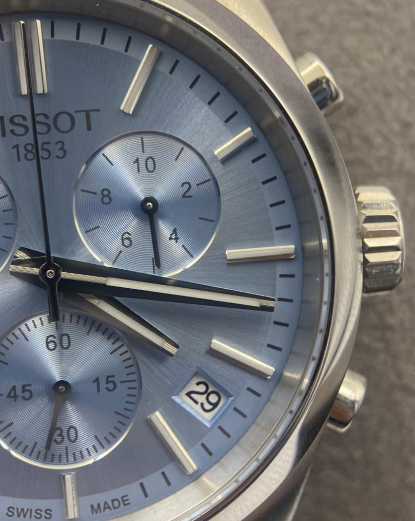 TISSOT
جديد غير مُستخدم
كامل المُرفقات 
كرونوغراف 
قطر ٤٠ 
كوارتز 
مينا مُميزة جدًا


**إذا كنت صاحب هذا الإعلان وتريد حذفه لأي سبب، رجاءا أرسل رسالة إلى الدعم الفني**