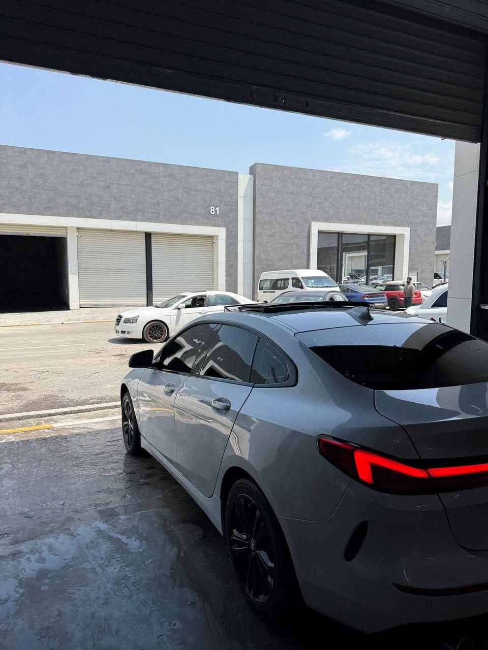 BMW 2024مۆدیل  
228i 
مواسەفات فول فول 
پانۆرامە و ناولیدی بیلادی و کامل گیچ ئەلیکترۆین و ئاوینە شەفت و بریک بەسمە بریک ئۆ تۆ و رادار و حەساسی پیش و پشت و گیڕ و مەکینە بەشەرت و 45 هەزار رۆشتوە و کۆمەڵیک مواسەفاتی دیکە 
سەیارەکە ٥ پارچەی بۆیاغە لەسەر ساغە بەبی ناو گرتن و پشت و پیش کەپس و سەیارەکە 
زۆر زۆر جوانە 
نرخ ١٨٢ وەرەقە و مەجالیکی کەم 
ژمارە مۆبایل ***********لە هەولیرە أربيل, العراق
