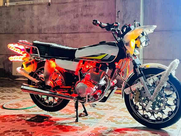 السلام عليكم 
ماطور ايراني نامه برو محرك 200cc مكفول موديل 2025وجاهز من كلشي مال جناي ونظافة شوفة عينك المحرك سبانه ممدود علي تعال افحص وشوف بعينك سعره 900 وبي مجال ♣️"

التواصل واتساب 

صاحب الدراجة:***********
