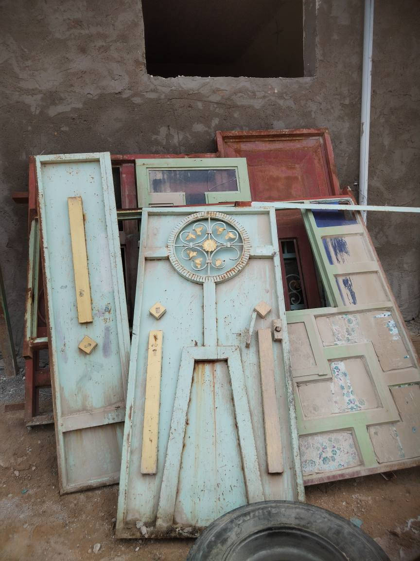 مكلف بلنشر بيبان وشبابيك كما واضح بلصوره تريد تجي شوفهن بعد افضل كلهن ب٤٠٠ وبيهن مجال قليل *********** النجف, العراق
