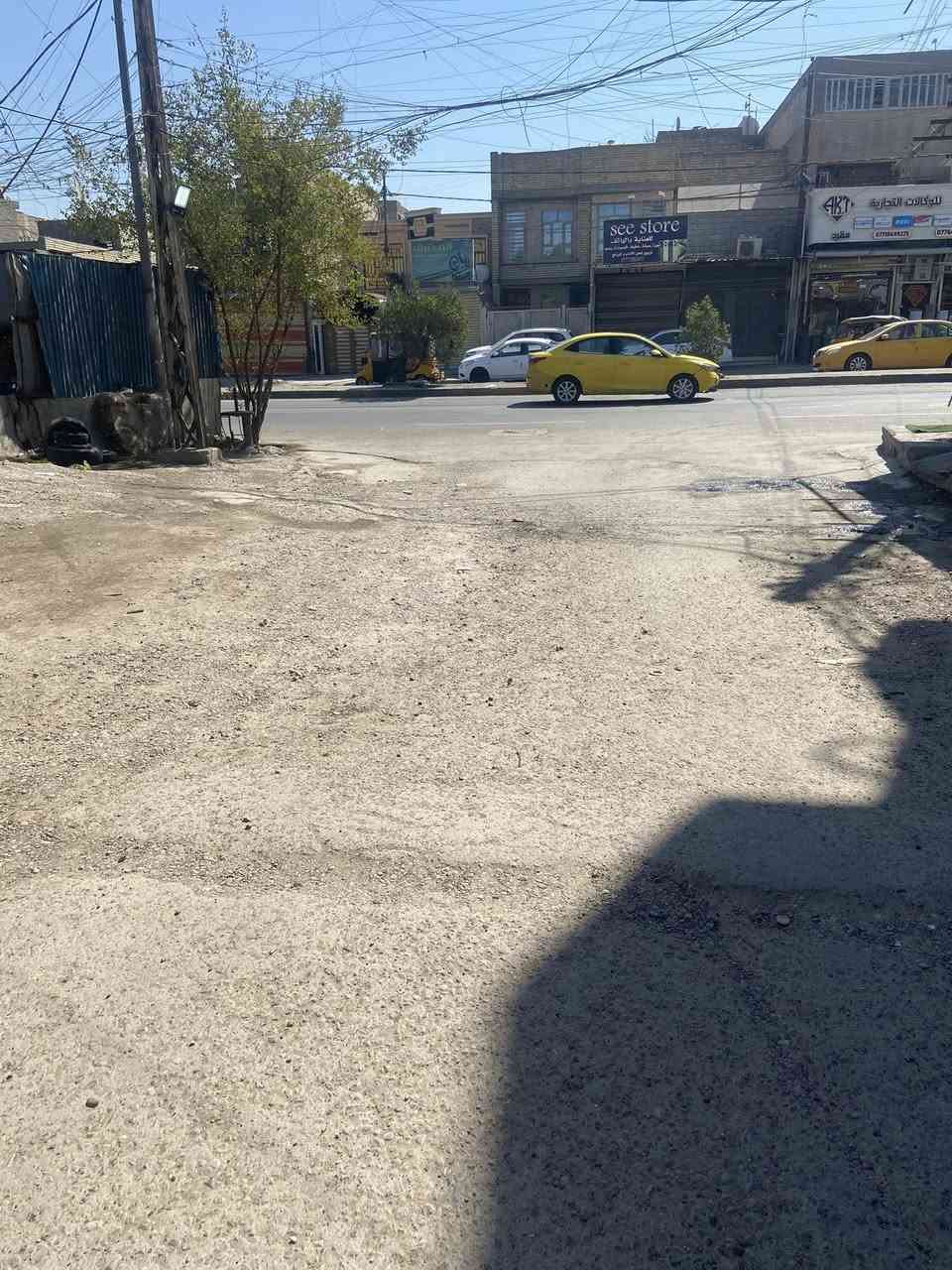 السلام عليكم
دار المساحة 75 للبيع
شعب حي التجار شارع الاسواق المركزيه 
لايوجد جار مقابيلك 
تشجير مقابيلك ومكان مال 3 سيارات+مخزن 
 بناء 2025 شهر 9 جديد
الشارع ميغرك ولا يفيض 
4 غرف نوم وسطح واستقبال وحولي ومنور
بناء مرمر +بورسلي 
حمامين  2
ثلاث طوابق
كل طابق مطبخ وساحبه وحده
بس دارين بل سند
فرع مابي هواي بيوت هادء
اناره لدات كهرباء وطنية جهتين
ثالث بيت على شارع العام 
كل شي قريب يمك
***********
