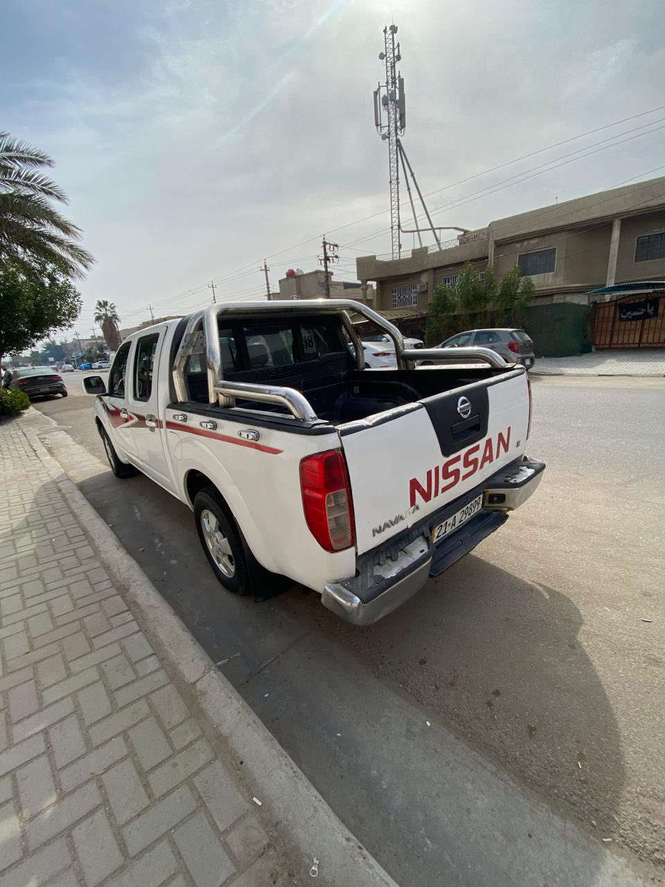 سلام عليكم نيڤارا موديل 2009 محرك بلادي بي صرف گير عادي صدر جديد سيارة حلوة مثل ما موضح بصور رقم سليمانية جديد بأسمي 
للتواصل / ***********
