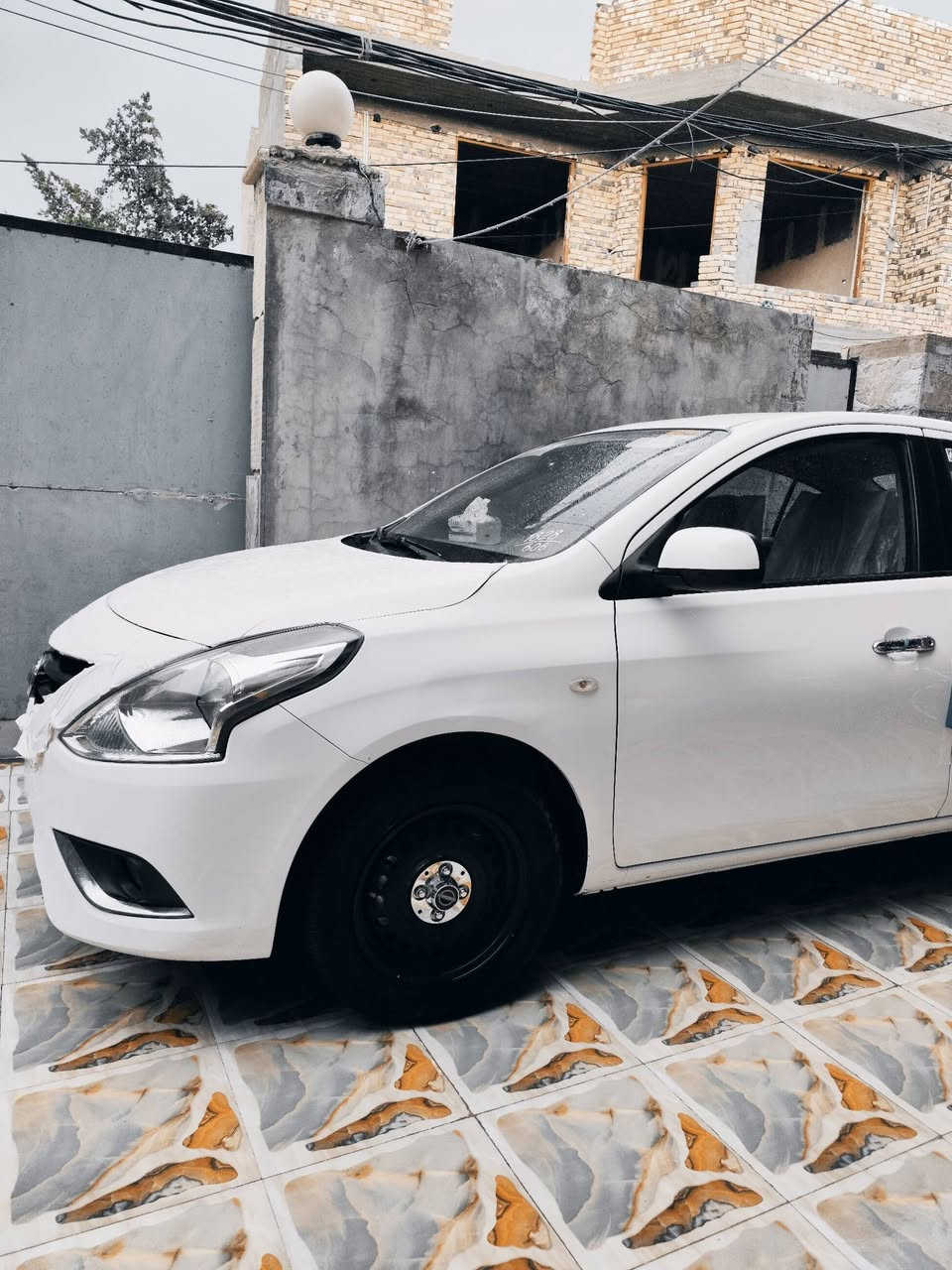 نيسان سني هندي بليته زركة موديل 22 اربيل بأسمي بيها طخه شبر جاملغ خلفي سايق امعجن ومصبوغ و قبق الجنطه بس مرشوش علمود اللون ماشيه 64 على وضع الشركه معروضه ب 115 وبيها مجال بسيط 
*********** مكان السياره بابل حله مركز مدينه
