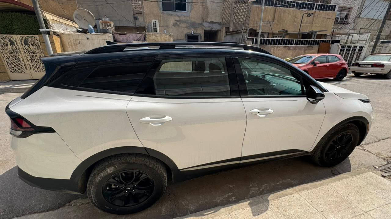 السلام عليكم
اسبورتج اكس ابرو برستيج  موديل 24اعلى مواصفات 
خمس كامرات
تدفىه تبريد كشنات
ويل كب اسود
فور ويل
كشنات جلد
بانوراما
لايت زنون
رادارات امامي خلفي 
حساسات امامي خلفي
ويل 19 حجم
تشغيل عن بعد
بدون دواخل 
بيه ايرباك بردة فقط
وبيها ثلاث قطع صبغ 
وبعد اهواي مواصفات بيها 
العنوان بغداد ***********
