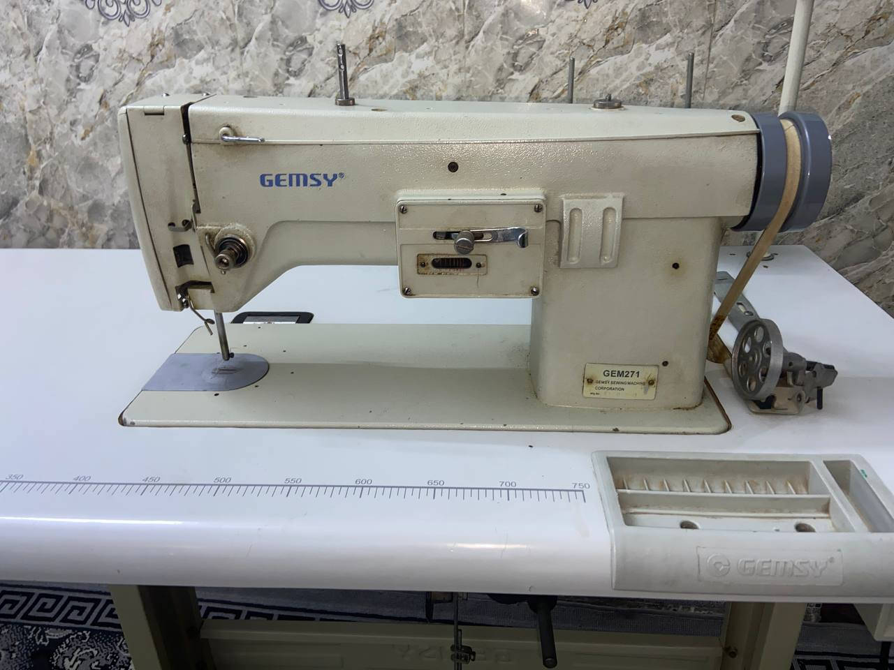 ماكنة خياطه 
تطريز حر 
مكينه نظيفه جدا استعمال قليل مالت 
بيت بسعر
 180مكاني بغداد شهداء العبيدي الثالثه 
***********
