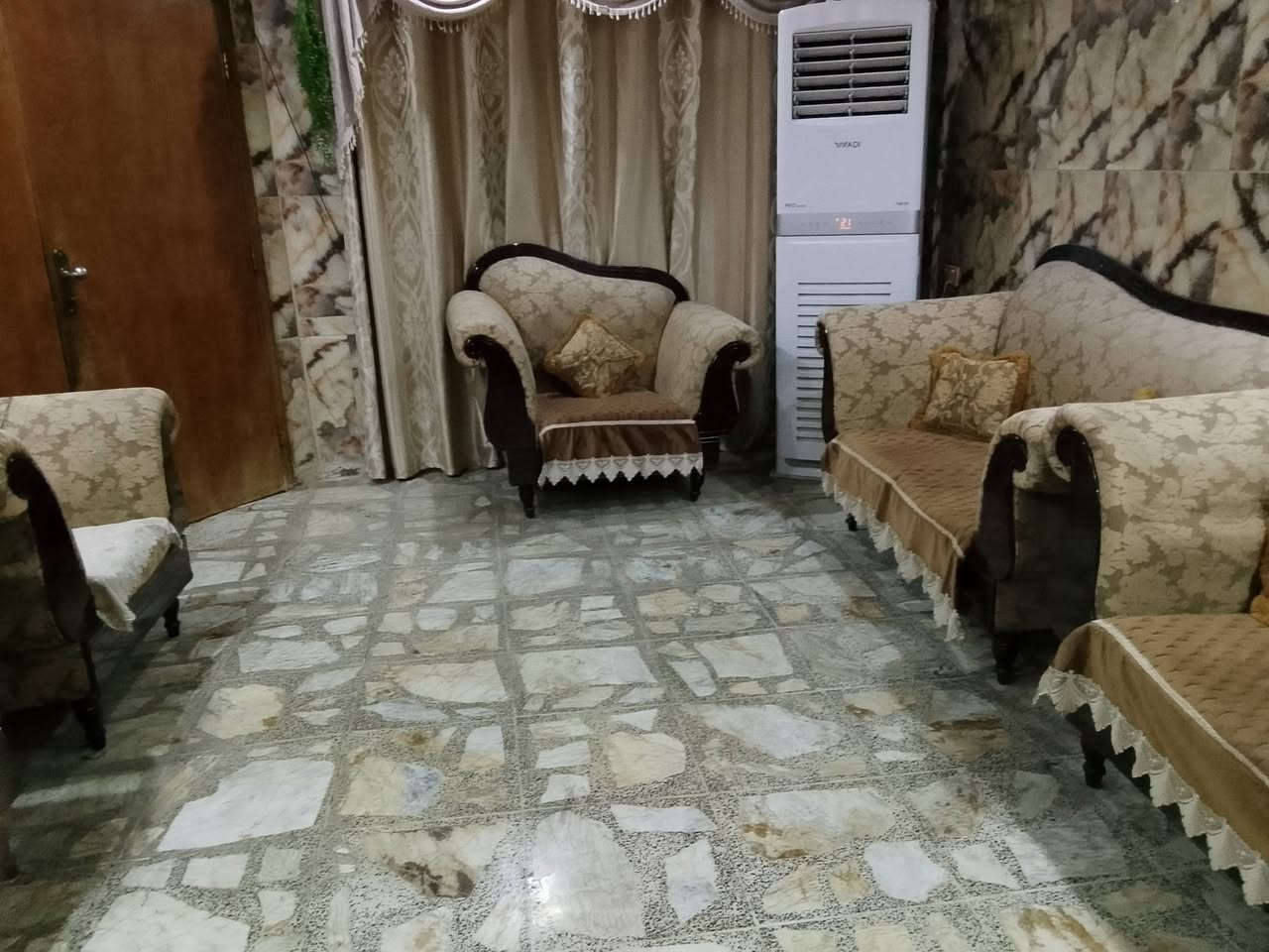 تخم للبيع  11 مقعد  وبسعر مناسب


**إذا كنت صاحب هذا الإعلان وتريد حذفه لأي سبب، رجاءا أرسل رسالة إلى الدعم الفني**