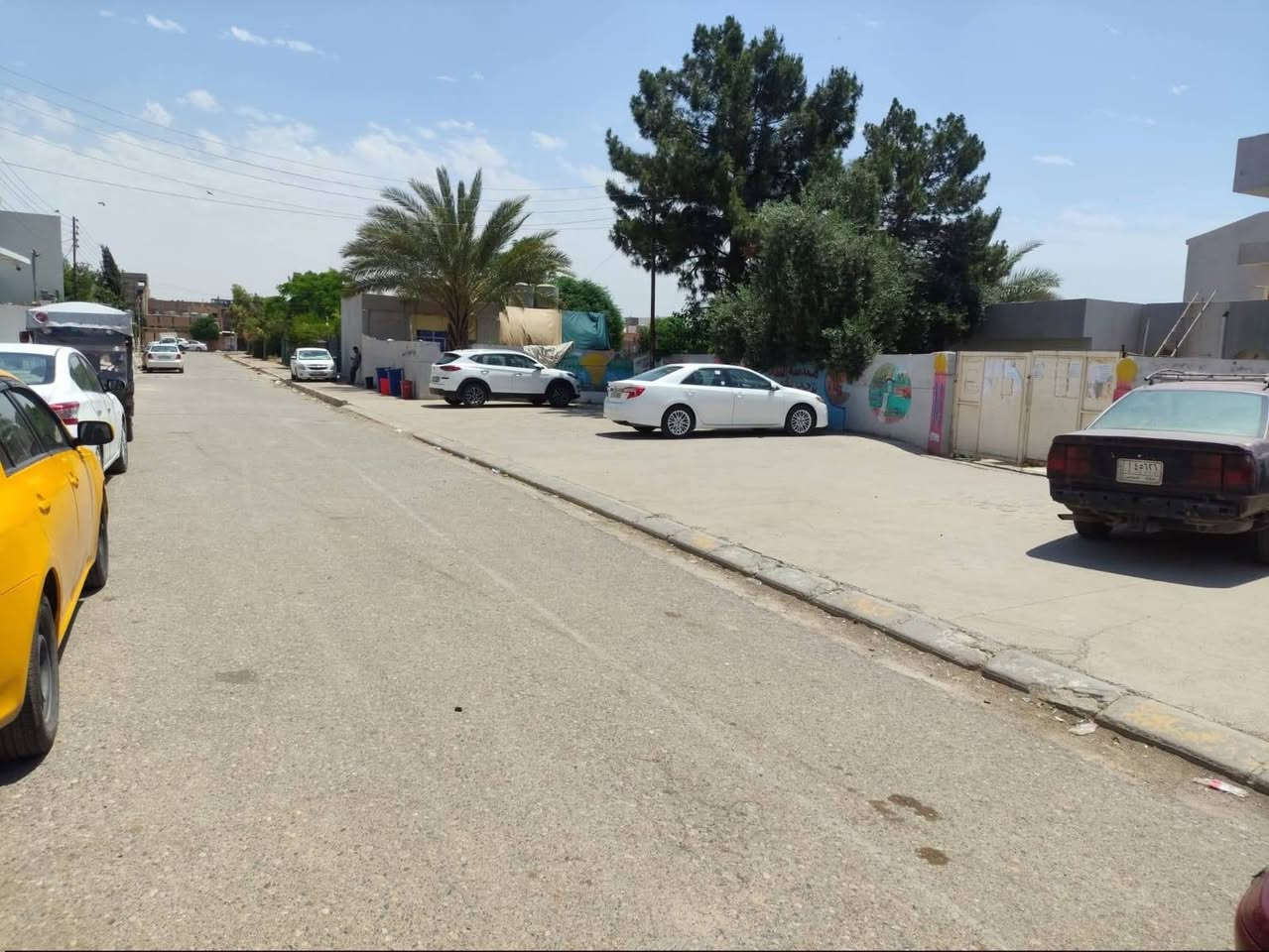دار للبيع 
دار طابو صرف للبيع طابق واحد بناء حديث فول سيراميك وسقوف ثانوية نظام دكت يحتوي على غرفة نوم واستقبال ومطبخ وهول وصحيات
وكراج سياره

موقع مميز جدا منطقة هادئة وراقيه قريب من السايدين
والمدارس حي العسكري قرب مدرسة الفضائل
السعر 87 مليون مع المجال

للاستفسار الاتصال
 ***********
*********** وتساب 
أو مراجعة مكتب خيرات المدينة للعقارات والمقاولات
عنوان المكتب حي اسره مفقودین مقابل صيدلی جواهر #نتشرف بزيارتكم

