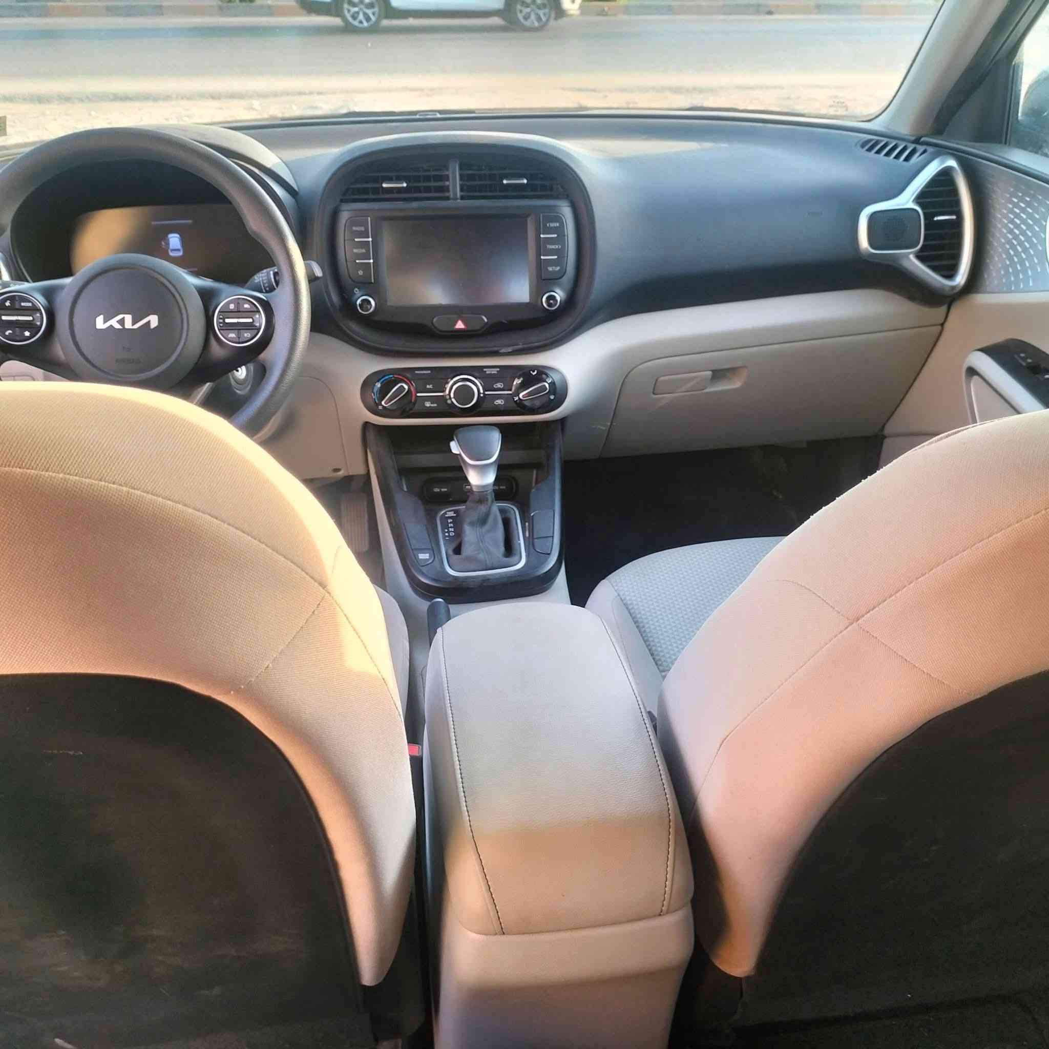 كيا صول موديل 23 بدون  تبديل وبدون ارباك صور الحادث موجوده وياه الصور فقط الابواب تصليح بدون دواخل ترقم جميع المحافظات السعر 135 وبيه مجال قليل كلش مكاني بابل ***********
