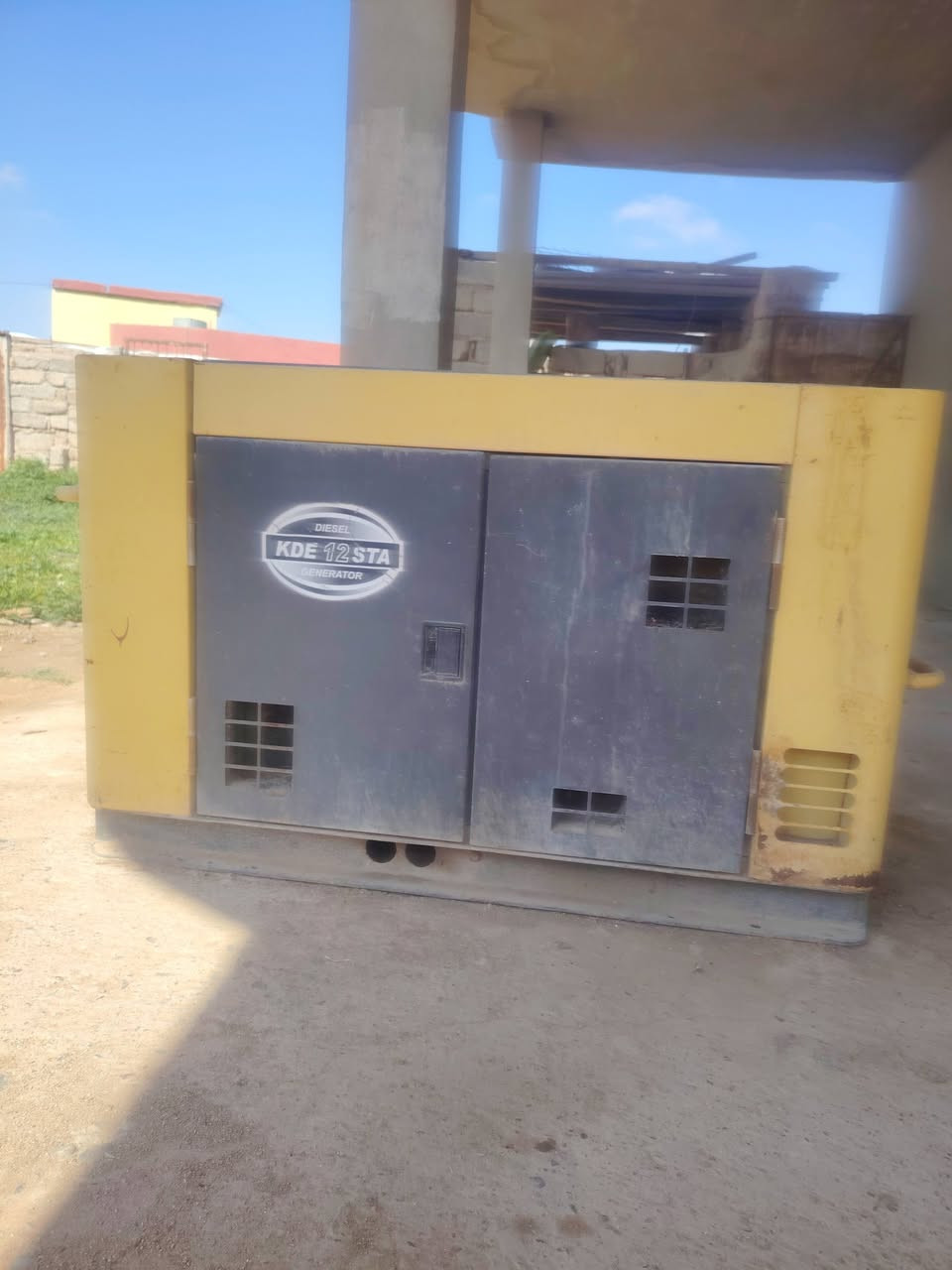 السلام عليكم مولد للبيع متروك اكثر من 4 سنوات نوع المولد كاتم بستمين توليد 50 امبير المولد لمس انطي شرط براس التوليد وانطي وياه كرت جديد محرك مفتوح نوع المولد گاما 
مكاني صلاح الدين تواصل  ***********
***********
