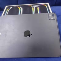 ايباد 11برو معالج M4 ذاكره 256 بطاريه جانت 92  نزلت بسبب التحديث وصارت...