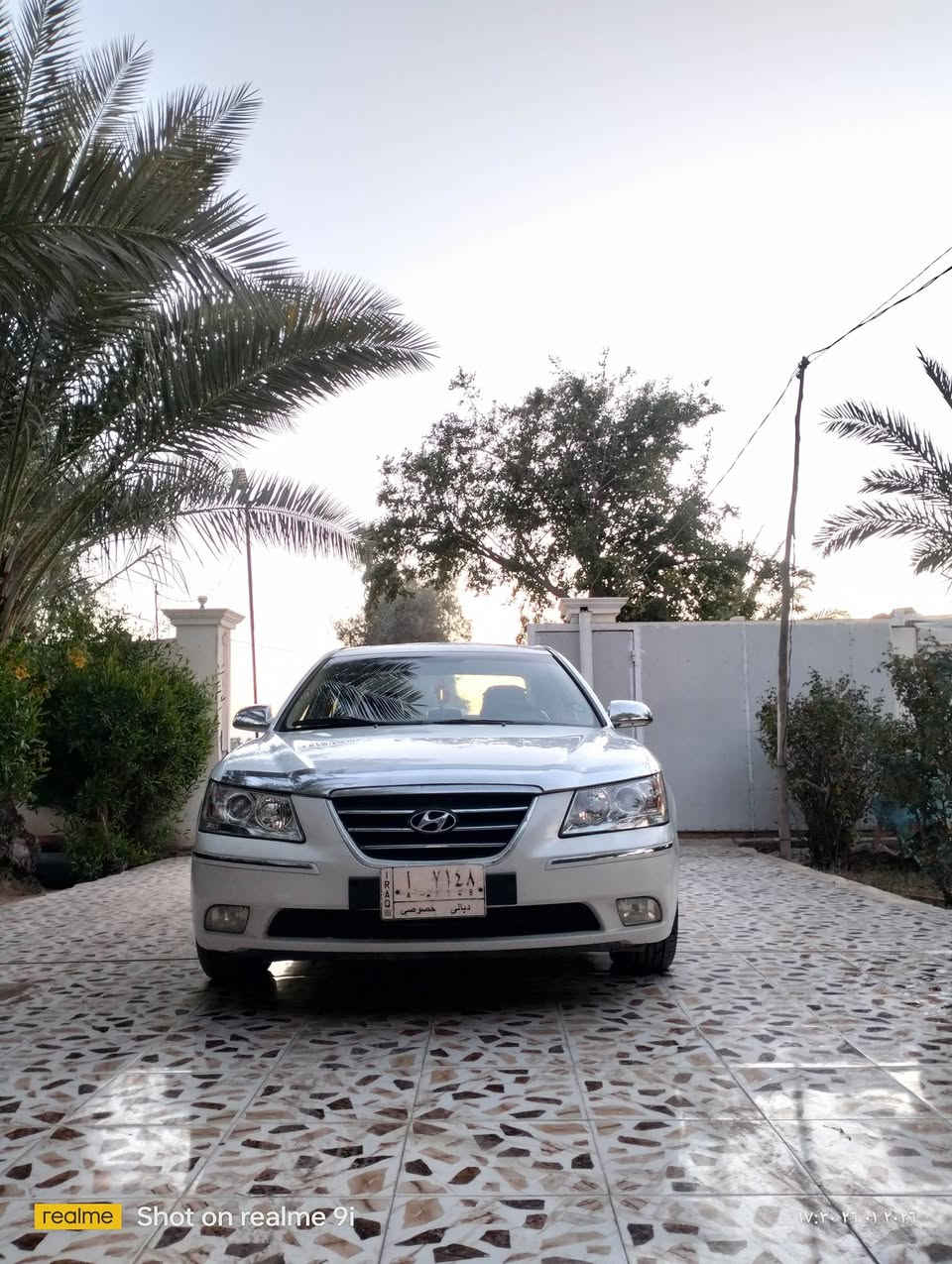 سوناتا 2009 وارد امريكي رقم ديالى باسمي سنوية لل 2027 محرك 2400ضررها باب واحد مرشوش بدون معجون بيها بارد بسيط السيارة جاهزة من گشر و محرك وكهربائيات ما بيها اي عيب والحمد لله على يدي  سعرها 130 بيها مجال للطيبين مكاني ديالى الخالص التحويلة للاستفسار *********** او ***********
