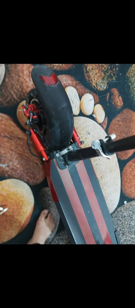 السلام عليكم سكوتر الكهربائيه 48فولت ويحتوي علا 3سرعت وسرعه القصوى 65km
وبريكات دسك امامي وخلفي
دبلات خلفي وامامي 
كشن قلاب ابو دبل 
نقص جوزه يشتغل جطل وعندي الجوزه والمفتاح بس تلحموها والسكليتر فاكس يعني كون من تريد توكف ترجع السكليتر
ونضيف %90
وسعر خاص للاستفسار الاتصال على الرقم التالي ***********
