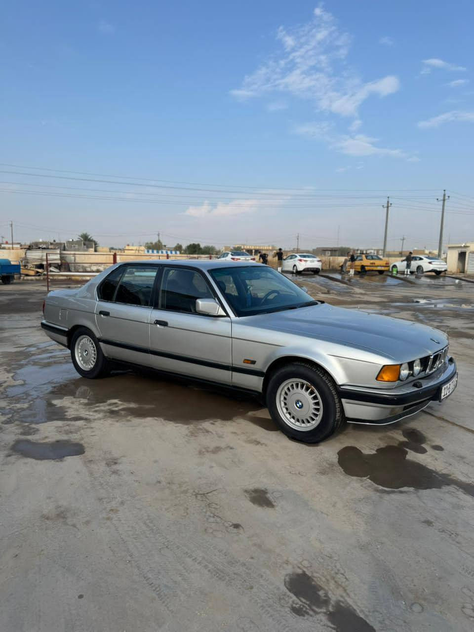 السلام عليكم سياره بي ام للبيع 730 موديل 92 سياره مكينه وكير جديد تبريد شغال حداديه جديده تايرات انظاف 70% سياره رقم بغداد مصبوغه جماليه من غير حادث كفاله من الحادث والكص كهربائيات شغاله واحد على واحد كل السياره مكان السياره الديوانيه  السعر 64 وبيها مجال رقم الهاتف ***********
