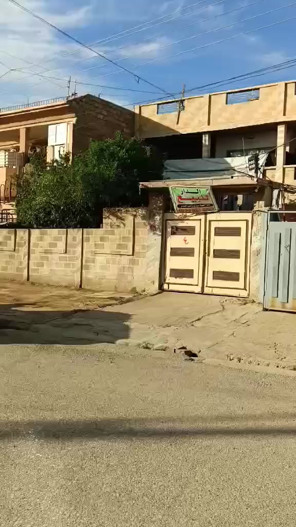 بسم الله الرحمن الرحيم 
دار للبيع حي النور قريب على دانيا ماركت 
مقابيل البيت فرنين وجامع وماركت شارع 20موقع يخبل 
المساحه 263 يحتوي على 8 غرف نوم وكراج 3 سيارات وحديقه السعر مناسب 
رقم صاحب الدار ***********
اي ستفسار تفضل خاص وتدلل (( تم تنزيل السعر ))
