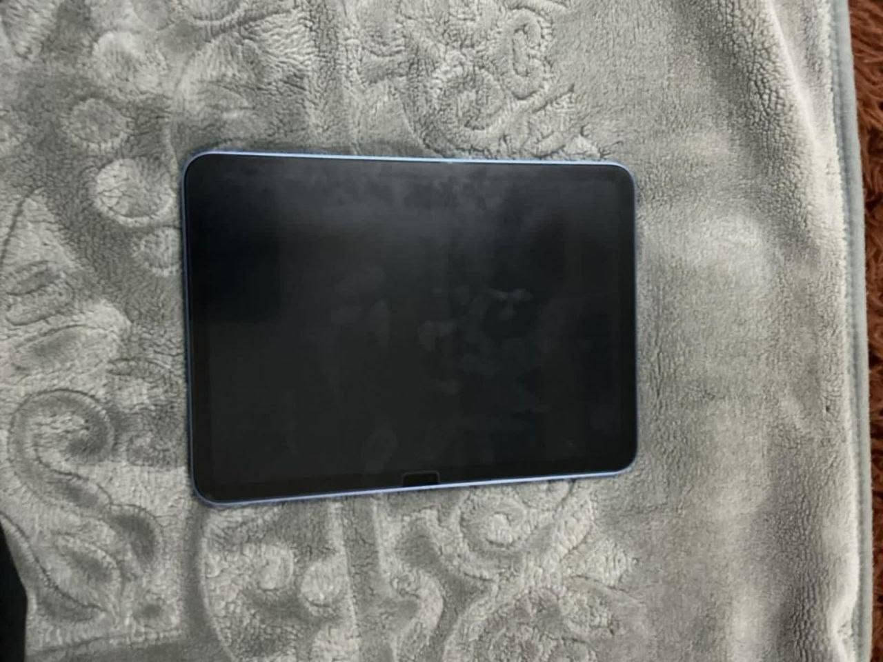 ✨ للبيع: إيباد 10 (iPad 10th Gen) ✨
​الذاكرة: 256 جيجابايت
​نسبة البطارية: 92% ⚡
السعر _400وبي مجال 
​الحالة: الجهاز آصلي (ما مفتوح ولا مصلح نهائياً) وعلى الفحص والتأكد بأي مكان تحب.
​الملحقات: الجهاز فقط (بدون ملحقات).
​📍 المكان: بغداد - التاجي / قرية عواد (أمام مقر حزب تقدم).
​📞 للتواصل والاستفسار:
​***********
​***********
