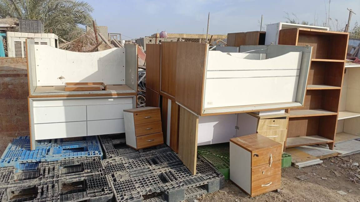 السلام عليكم لوكرات حديد ومعارض خشب ومكاتب خشب وكراسي وجرارت حديد وخشب. المكان. ️ناصريه قرب سجن الاصلاح ساحه رياض مقابيل البنجرجي خالد اهلا وسهلا ❤️.  *********** السعر خاص
