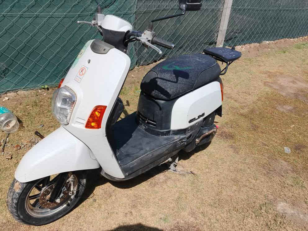 سلام عليكم 
ماكس بوليس ابيض
رمبه ختم واحد
تايرات90/100/10
وياله امامي خلفي رياضي
نكره سلف
هندر ،سلف
كامله مناقصها برغي واحد كامله مكمله من كل النواحي 
الدراجه مطابه يم فيتر ابد على حاله الوكاله برغي ما مفتوح بيها
مكاني بغداد الدوره
رقم الهاتف ***********
السعر 850 وبي مجال بسيط جدا حك جيتك
