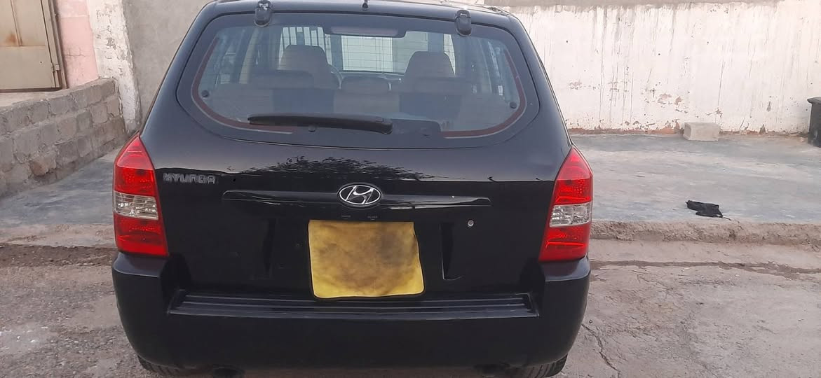 شتی دانسق و جوان هۆندای تۆکسۆن 2009 لێزەری دۆبەی  بەس شوینی لیزەرکەی بۆیاخە گێر تۆماتیک  V6 مکینە بچوک 2.5 بەقت چوار پستینک بە نزین ناخوات تەبرید ساردو گەرم لەسەر سویچ پشتو پێشی کە پسە گێرو مکینەو کارەبای بەشەرت سە یارەکە یەک دەست و 3 سالە لای خۆمانە  نرخ 58$ مجالیکی زۆرکەم 
سەیارەکە هی من نیە تێل بۆ خاوەنی بکەن
 شوین     کۆیە  ژ.م . *********** كويسينجاك, أربيل
