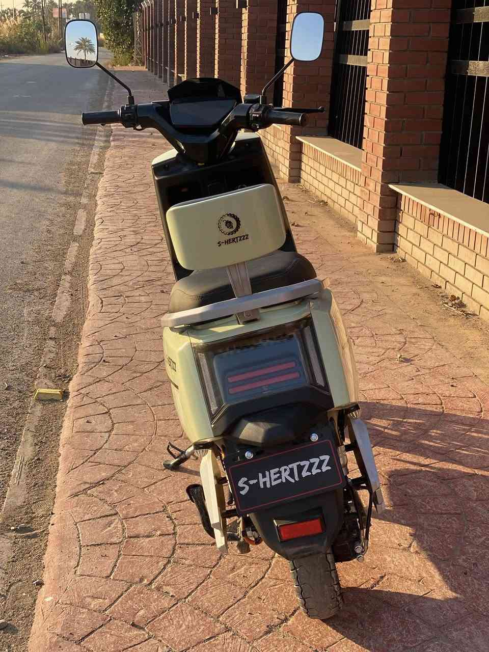 سلام عليكم دراجه شحن لبيع دراجه جديده  سعر ٧٥٠بيه مجال مكان جسر ديالي القديم رقم ***********
