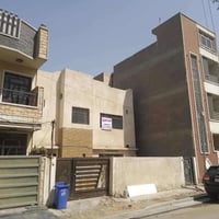 دار للبيع ،، المساحة ١٩٩،٥ واقع حال ٢٠٠ متر ،، واجهة ١٠،٥ نزال ١٩ صالة...