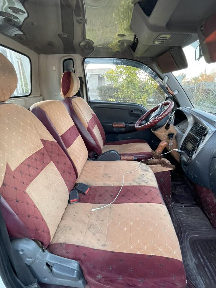 السلام وعليكم 
كيا حمل 2015 
سنويه 28 
تحويل مباشر 
بيها صبغ كما موشر بالصور 
السعر 105$ وبيها مجال 
***********
