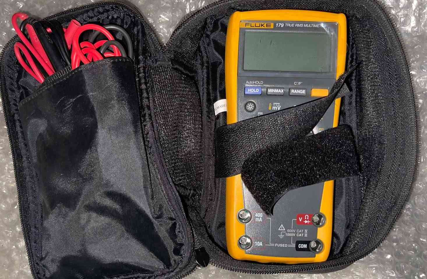 هذا الجهاز الظاهر في الصورة هو جهاز قياس متعدد رقمي (Multimeter) من إنتاج شركة Fluke الأمريكية العريقة، والموديل المحدد هو Fluke 179 True RMS. السعر 300


**إذا كنت صاحب هذا الإعلان وتريد حذفه لأي سبب، رجاءا أرسل رسالة إلى الدعم الفني**