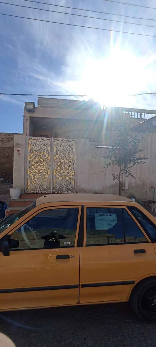 السلام عليكم بيت مساحة ١٠٠ متر حي الغديرالثانيه قرب مدرسة جبل الصبر البيت عكاده الحديد بالجيكي والارضيه حصيره يعني تكدر تبني قاط ثالث يتكون من ديوانيه وصاله ومطبخ وصحيات والطابق الثاني غرفه وصاله وصحيات التفاصيل اكثر اتصل على الرقم ***********ابومحمد عمارة, ميسان
